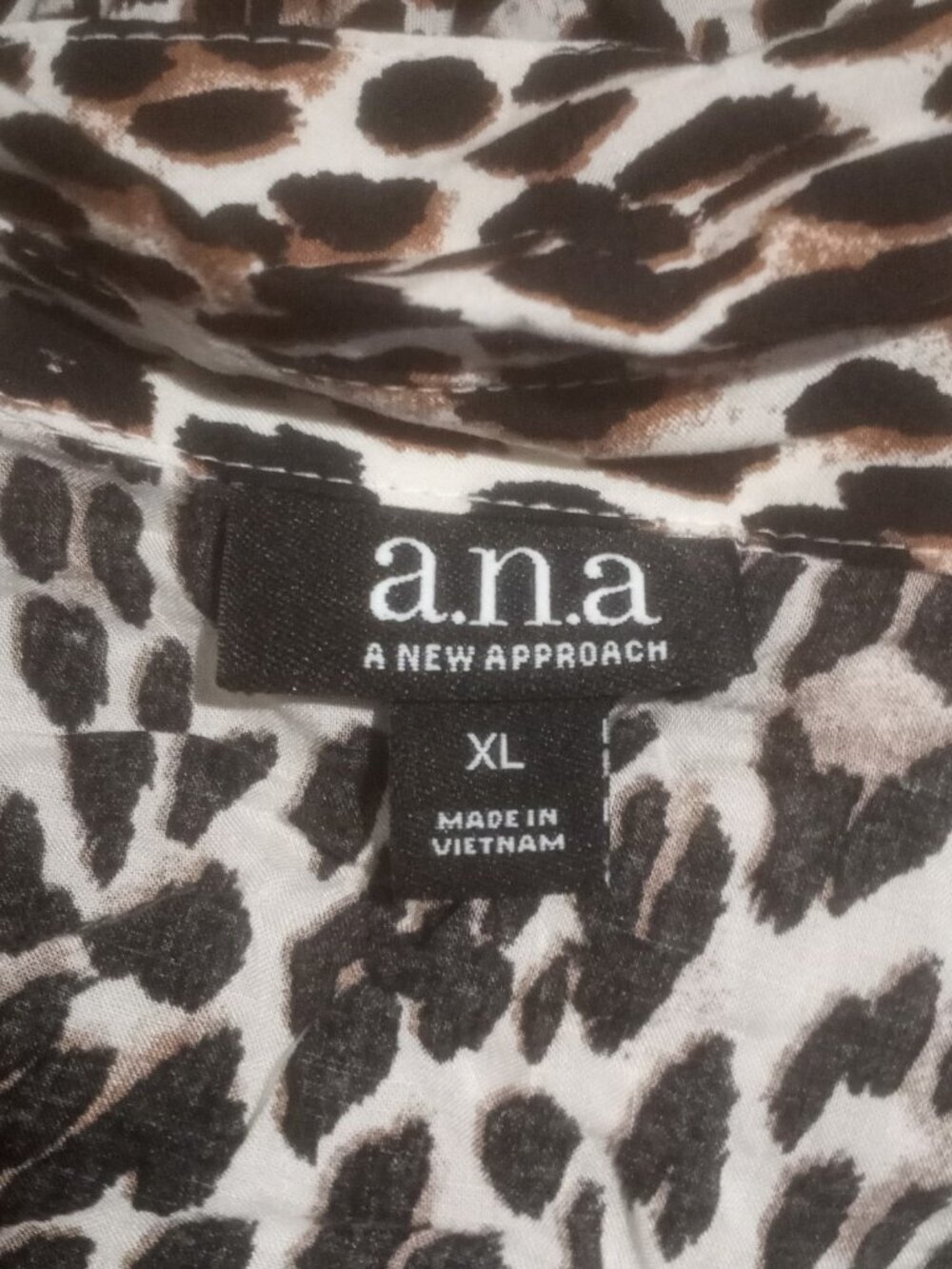 New A.N.A Neutral Animal Women's Blouse Size XL Leopard Print Button shirt - Picture 9 of 13